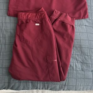 FIGS Zamora Jogger scrub bottoms in BURGUNDY size XL